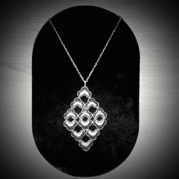 Sarah Coventry Jewelry - ♥️Vtg. SARAH COVENTRY Lotus Blossom Necklace